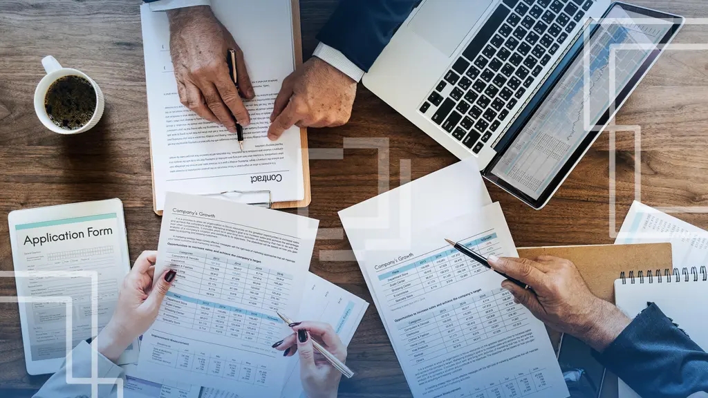 Formulário de inscrição com um gráfico mostrando o crescimento da empresa.